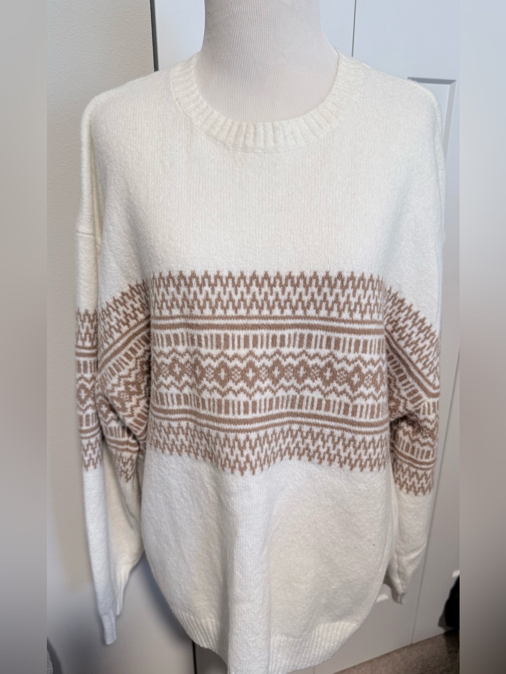 Hollister Cream and Tan Fair Isle Crewneck Sweater